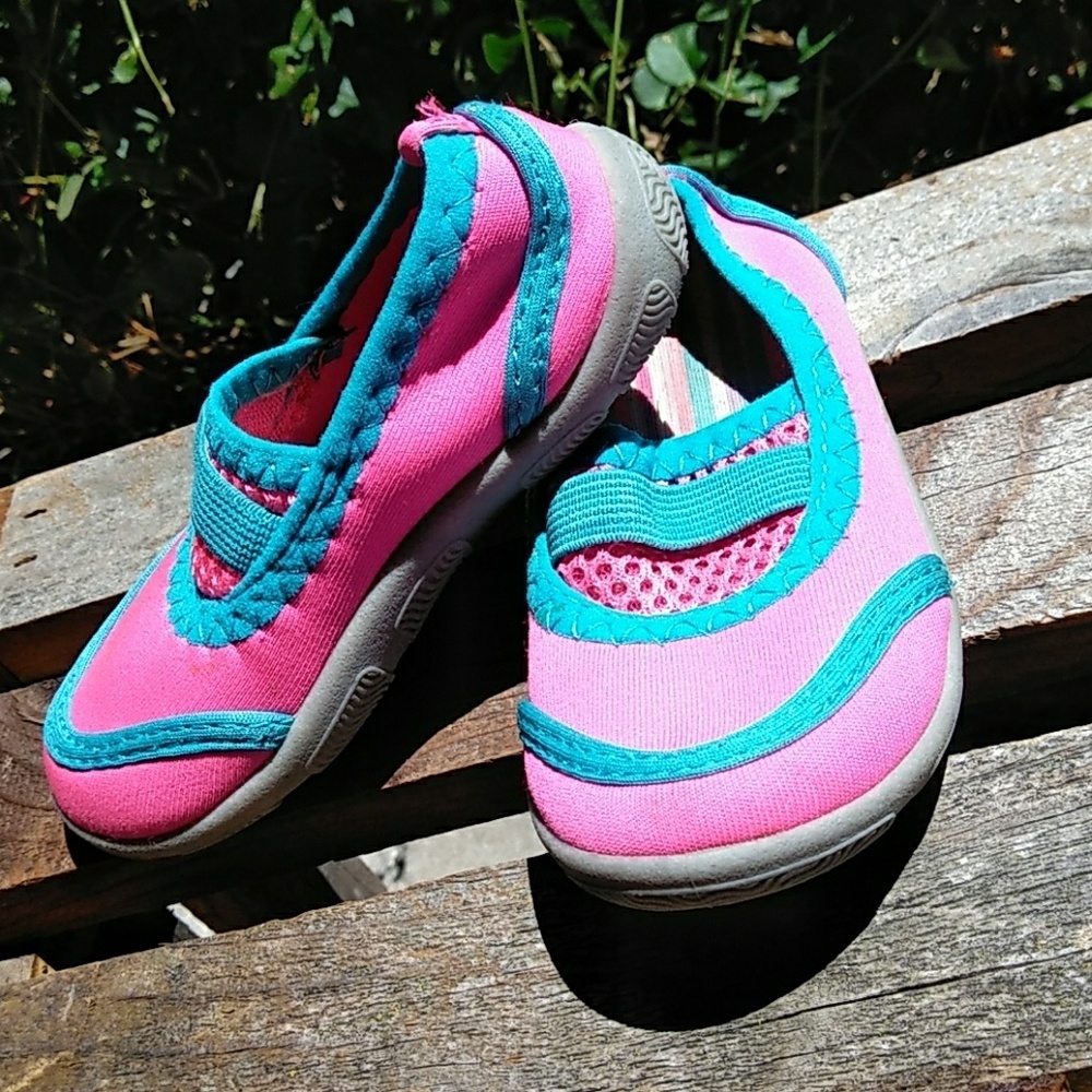 BABY WATER SHOES. Size 5/6